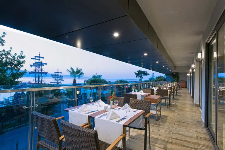 Restoran &amp; Bar / Kaptan Otel